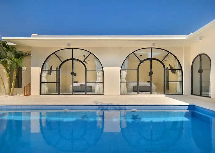 Pesaro Villas, Collection By Portier ヴィラ スミニャック